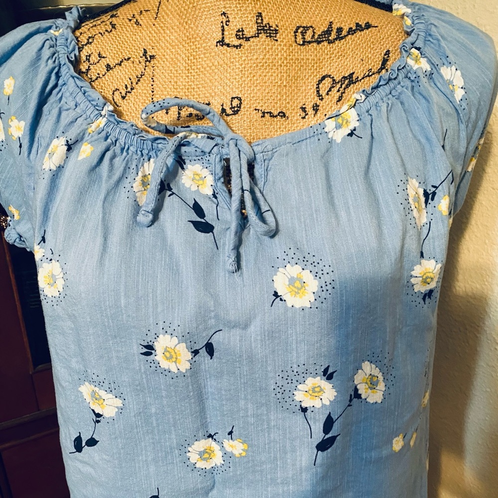 💙St. John’s Bay Blouse💙 - Picture 2 of 5